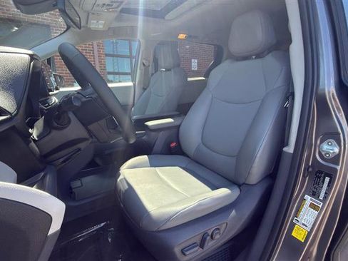 Used 2021 Toyota Sienna XLE AWD/4WD image 30