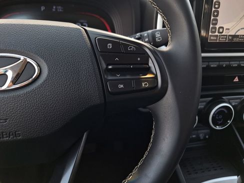 Used 2024 Hyundai Venue Limited FWD image 17