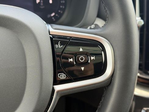 Certified 2025 Volvo XC60 B5 Plus w/ Climate Package AWD/4WD image 18
