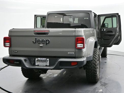 Used 2022 Jeep Gladiator Overland w/ Popular Equipment Package AWD/4WD image 35