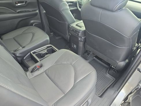 Used 2024 Toyota Grand Highlander Platinum image 11