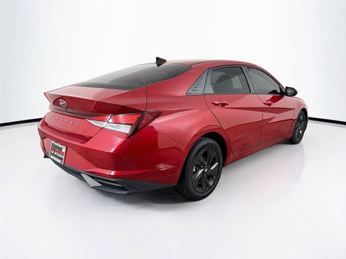 Used 2022 Hyundai Elantra SEL FWD image 5