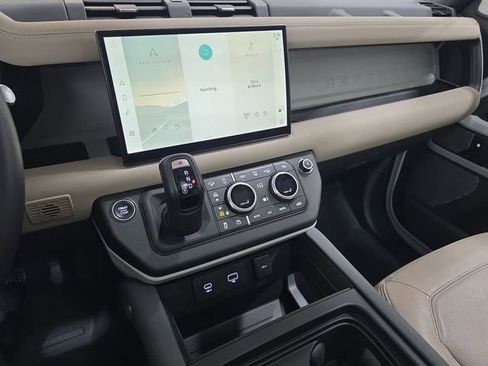 Used 2023 Land Rover Defender 130 SE image 20