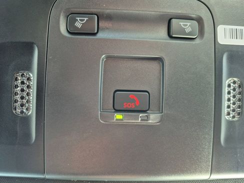 Used 2025 Toyota Camry SE w/ Convenience Package image 16