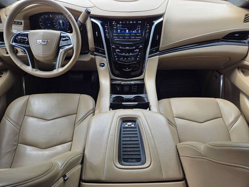 Used 2019 Cadillac Escalade ESV Platinum AWD/4WD image 25