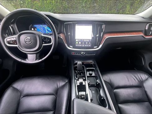 Certified 2025 Volvo V60 B5 Cross Country Plus AWD/4WD image 20