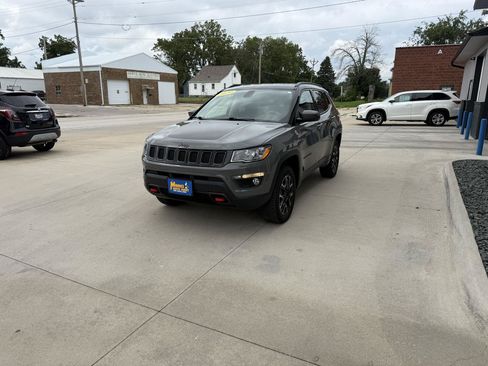 Used 2020 Jeep Compass Trailhawk w/ Cold Weather Group AWD/4WD image 3