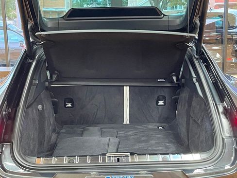 Used 2022 Porsche Panamera 4S w/ Premium Package image 26