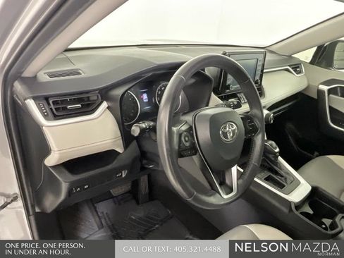 Used 2020 Toyota RAV4 XLE Premium FWD image 31