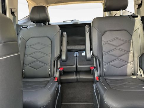 Used 2026 Volkswagen Atlas SE FWD image 24