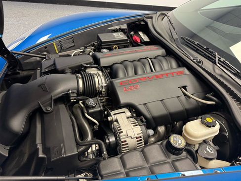 Used 2011 Chevrolet Corvette Coupe w/ 1LT RWD image 17