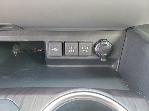 Used 2021 Toyota Highlander Limited FWD image 13