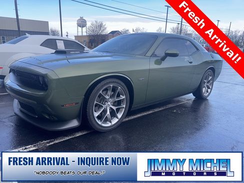 Used 2019 Dodge Challenger R/T w/ Plus Package image 2