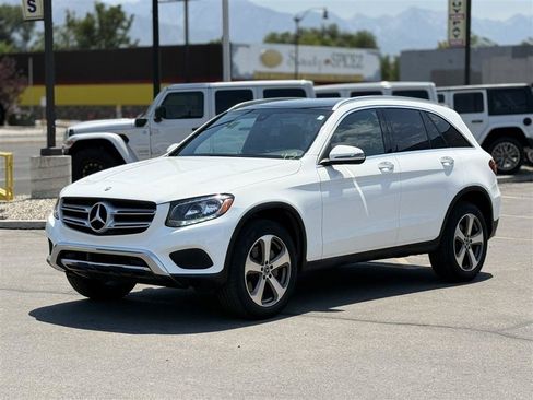 Used 2018 Mercedes-Benz GLC 300 4MATIC image 3