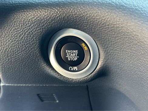 Used 2024 Chrysler Pacifica Touring image 24