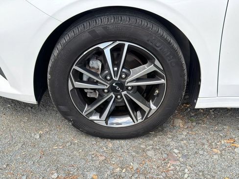 Used 2023 Kia Forte LXS FWD image 5