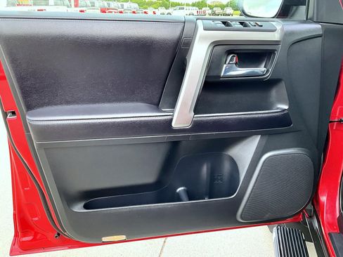 Used 2017 Toyota 4Runner SR5 AWD/4WD image 9