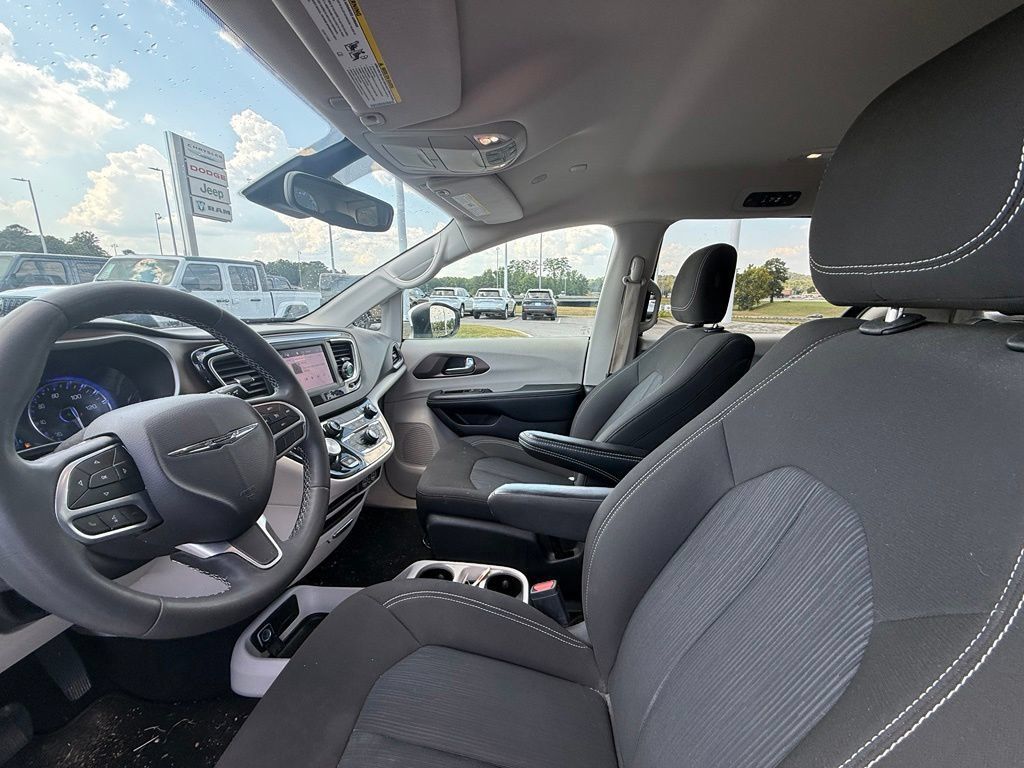 Used 2023 Chrysler Voyager LX FWD image 20
