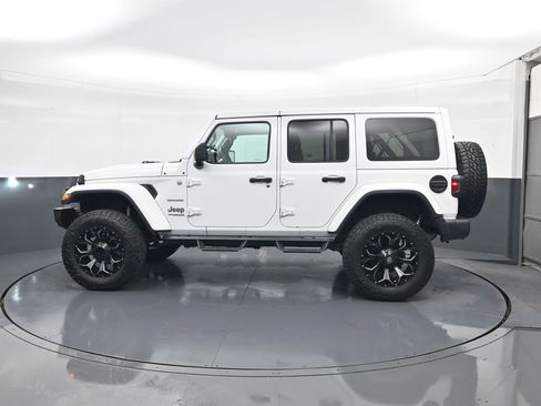 Used 2018 Jeep Wrangler Unlimited Sahara image 4