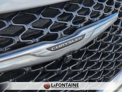 Certified 2024 Chrysler Pacifica Touring-L image 9