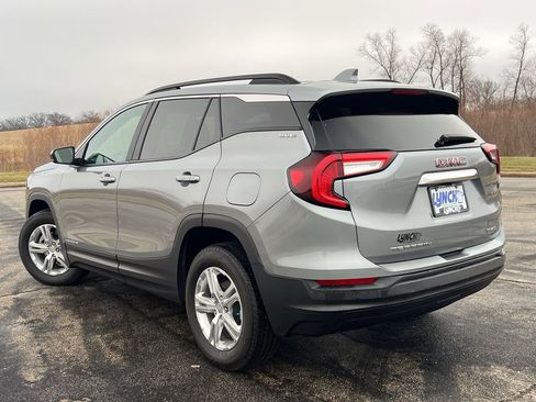 Used 2024 GMC Terrain SLE w/ Driver Convenience Package image 2