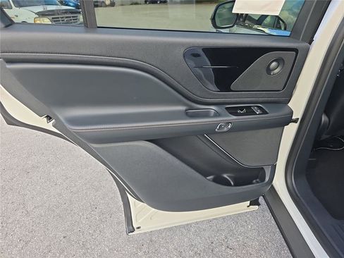 New 2026 Lincoln Aviator Reserve image 12