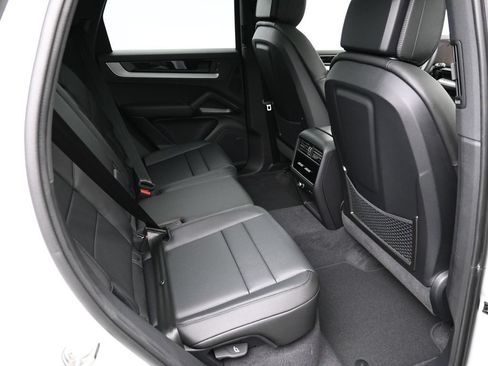 Certified 2026 Porsche Cayenne E-Hybrid AWD/4WD image 10