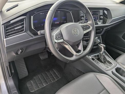 Used 2024 Volkswagen Jetta SE image 9