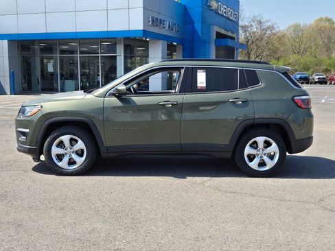 Used 2020 Jeep Compass Latitude image 2