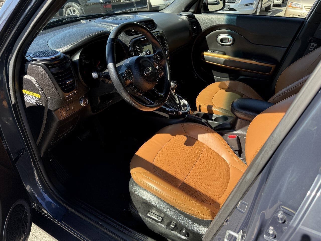 Used 2015 Kia Soul ! w/ Sun & Sound Package FWD image 8