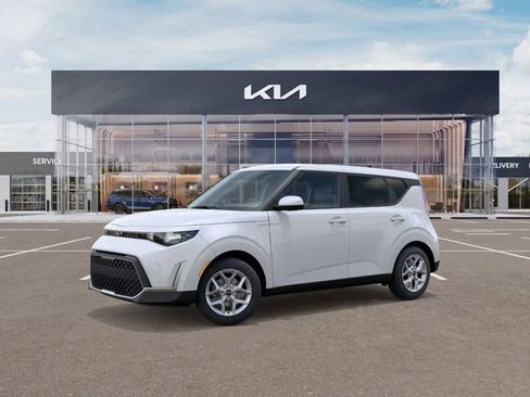 New 2025 Kia Soul LX w/ LX Technology Package FWD image 3