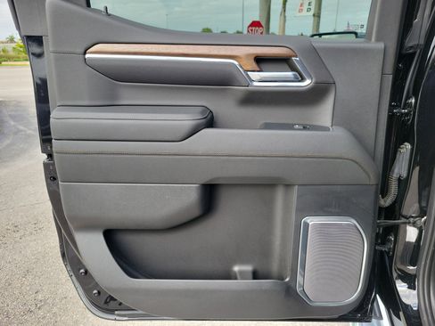 Used 2023 Chevrolet Silverado 1500 High Country w/ Technology Package image 24