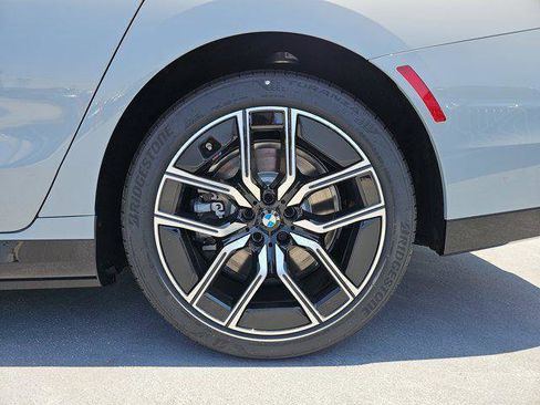 New 2025 BMW 750e xDrive w/ Premium Package image 34