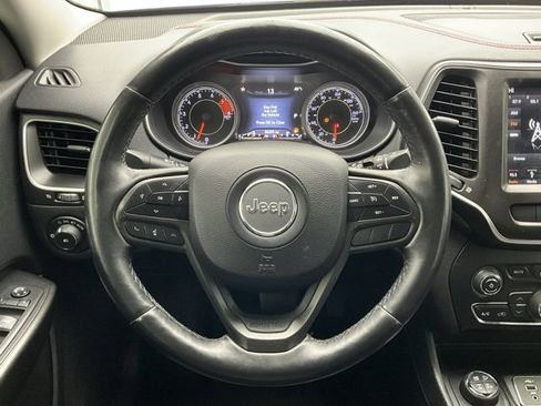 Used 2019 Jeep Cherokee Trailhawk image 8