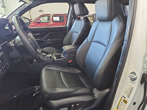 Used 2024 Toyota Tacoma TRD Off-Road w/ TRD Off Road Premium Package image 9