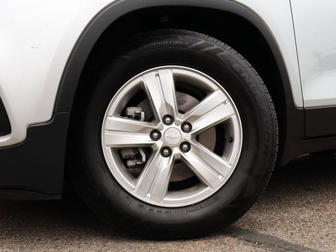 Used 2020 Chevrolet Trax LS FWD image 5