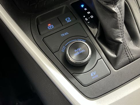 Used 2022 Toyota RAV4 XLE image 31