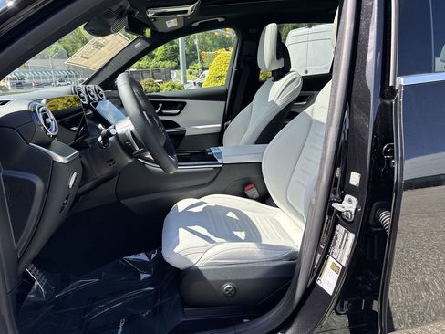 New 2025 Mercedes-Benz GLC 300 4MATIC image 9