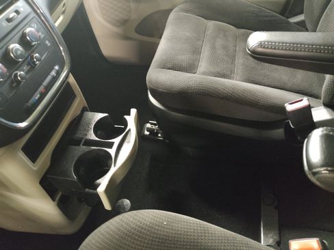 Used 2019 Dodge Grand Caravan SE FWD image 26