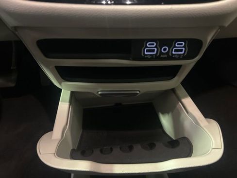 Used 2023 Chrysler Voyager LX FWD image 24