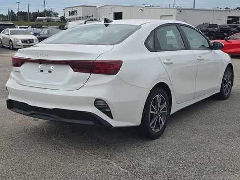 Used 2023 Kia Forte LXS w/ LXS Technology Package FWD image 6