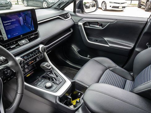 Used 2023 Toyota RAV4 XSE AWD/4WD image 16