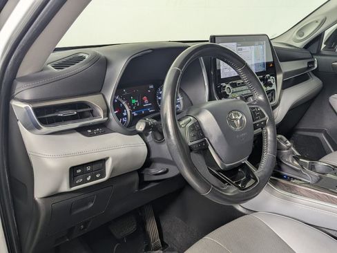 Used 2021 Toyota Highlander Limited image 13
