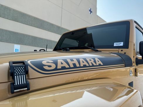 Used 2014 Jeep Wrangler Unlimited Sahara image 28