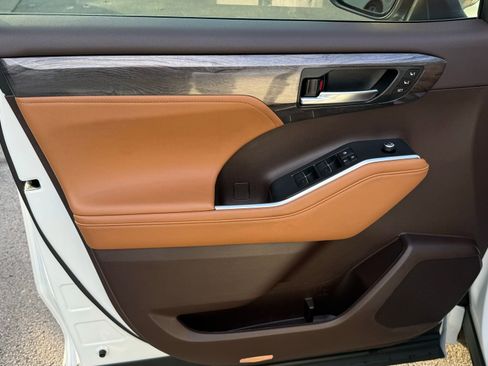 Used 2022 Toyota Highlander Platinum image 36