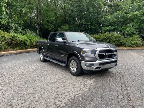 Used 2019 RAM 1500 Laramie w/ Off Road Group AWD/4WD image 4
