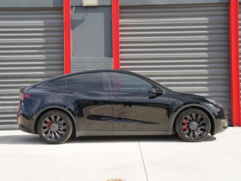 Used 2022 Tesla Model Y Performance image 19