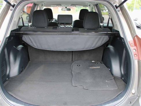 Used 2015 Toyota RAV4 LE FWD image 18