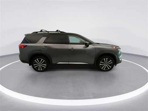 Used 2022 Nissan Pathfinder Platinum w/ Cargo Package image 5