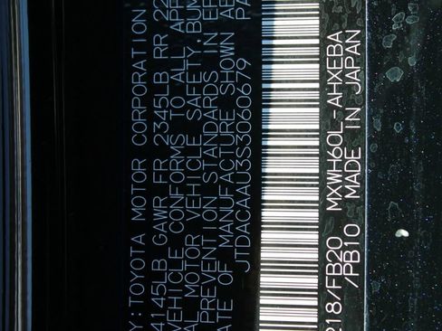 Used 2025 Toyota Prius LE FWD image 8
